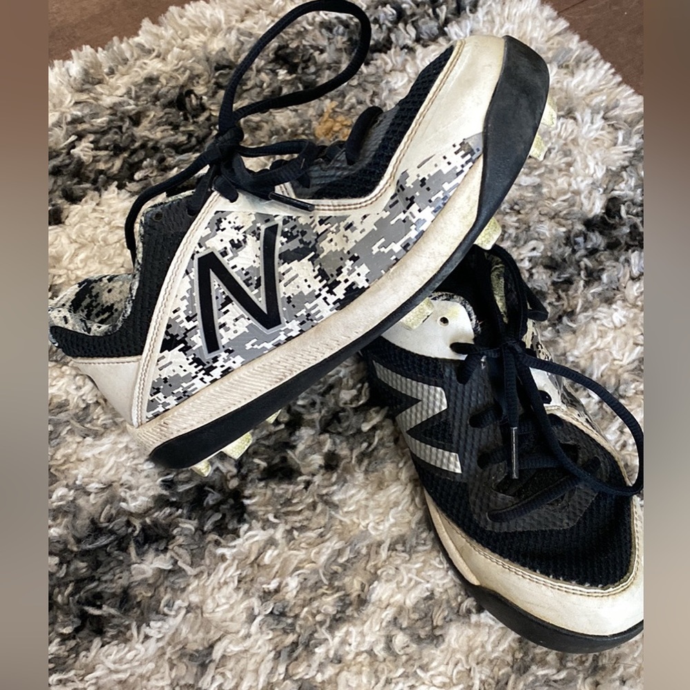 Baseball cleats